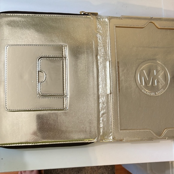 MICHAEL KORS ZIP AROUND TABLET CASE ORGANIZER DOUBLE COMPARTMENT - Picture 5 of 9